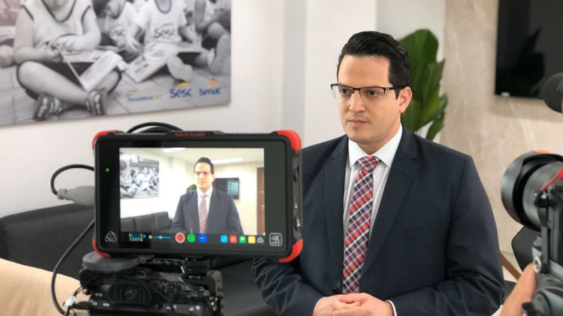 Diretor regional do Sesc/Senac grava para campanha nacional da CNC